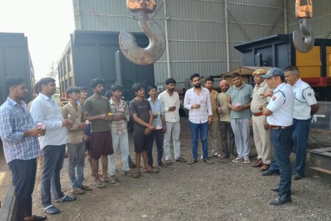 वाहन चालकों का सम्मान कर जयपुर ग्रामीण पुलिस ने दिया सड़क सुरक्षा का संदेश
