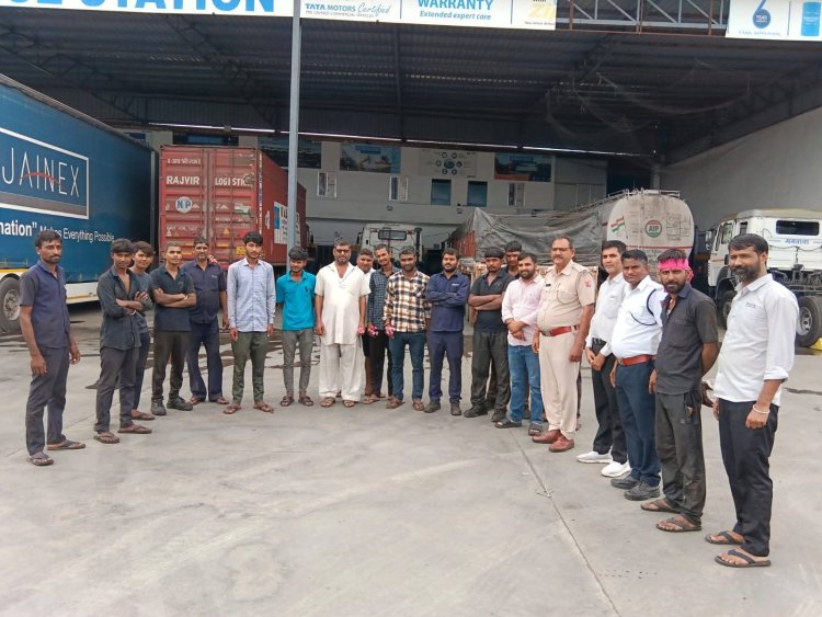 वाहन चालकों का सम्मान कर जयपुर ग्रामीण पुलिस ने दिया सड़क सुरक्षा का संदेश
